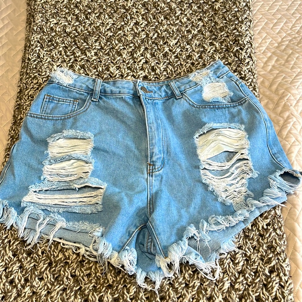 Shein Curve - light wash ripped denim shorts